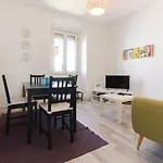 Apartment Parlamient River View By Homing *