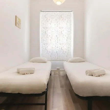 Parlamient River View By Homing Apartment