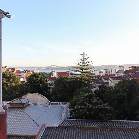 Parlamient River View By Homing Apartment *