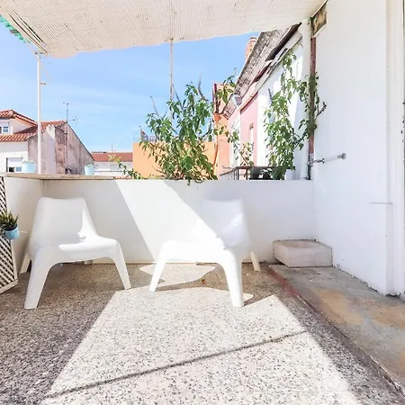 Parlamient River View By Homing Apartment