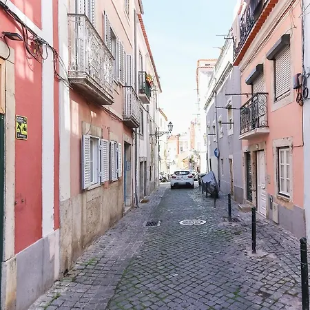 Parlamient River View By Homing Apartment